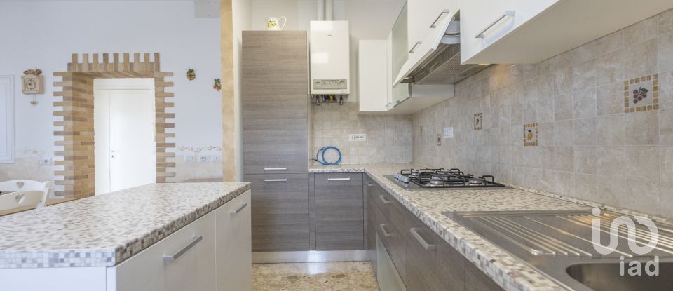 Villa Bifamiliare 10 locali di 270 m² in Filottrano (60024)