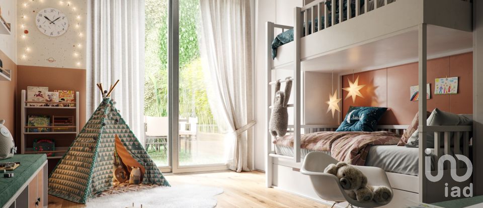 Trilocale di 181 m² a Milano (20156)