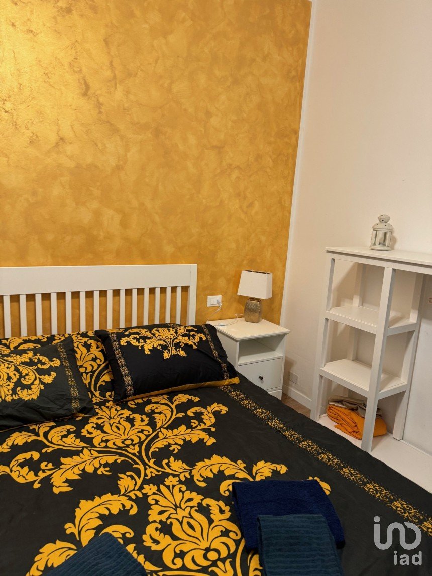 One-room apartment of 30 m² in Genova (16127)