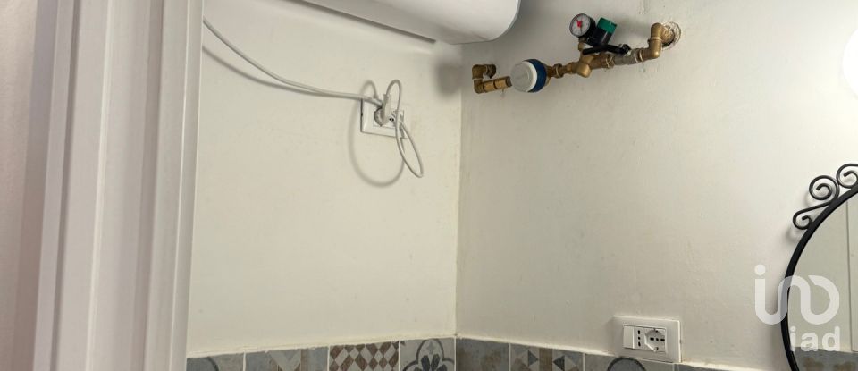 One-room apartment of 30 m² in Genova (16127)