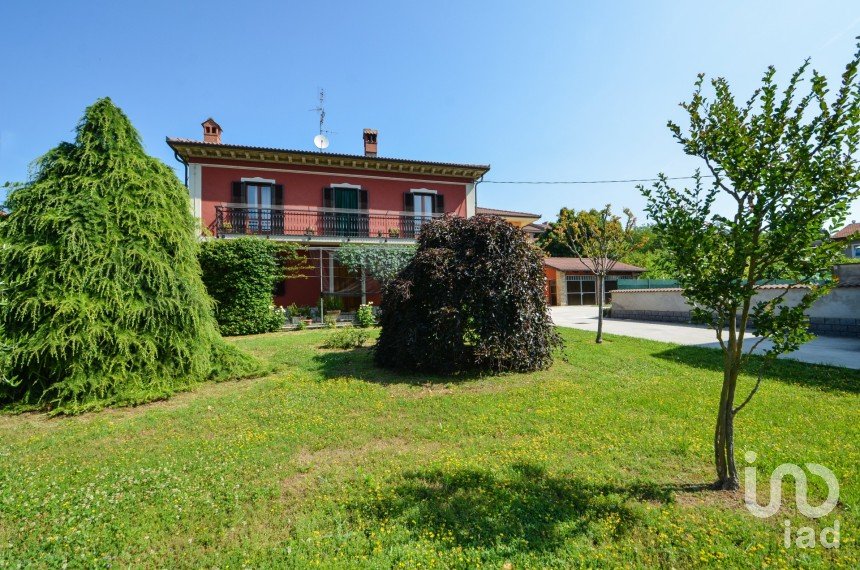 Casa indipendente 13 locali di 383 m² in Dogliani (12063)