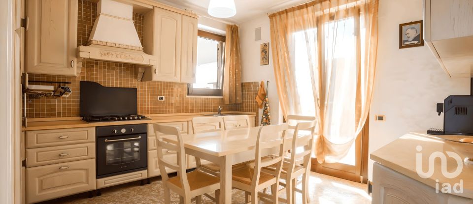 Casale 11 locali di 440 m² in Osimo (60027)