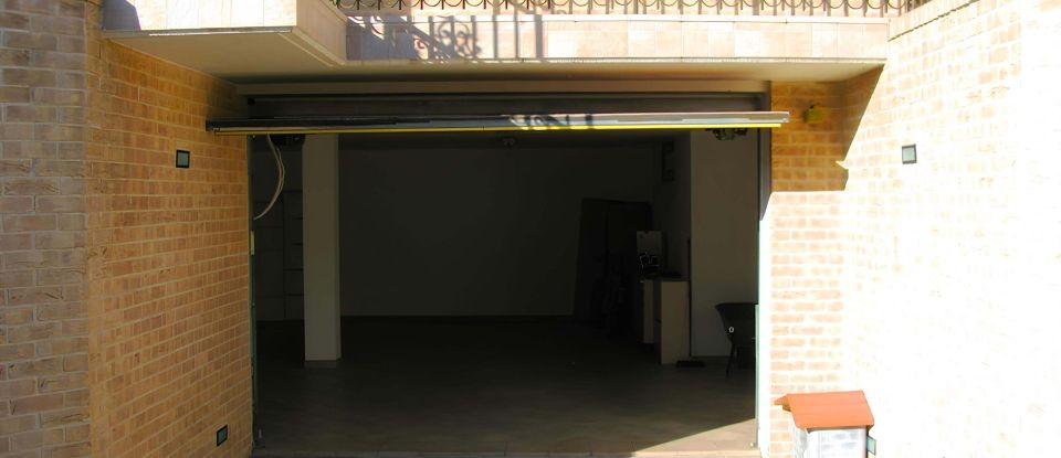 Casale 11 locali di 440 m² in Osimo (60027)