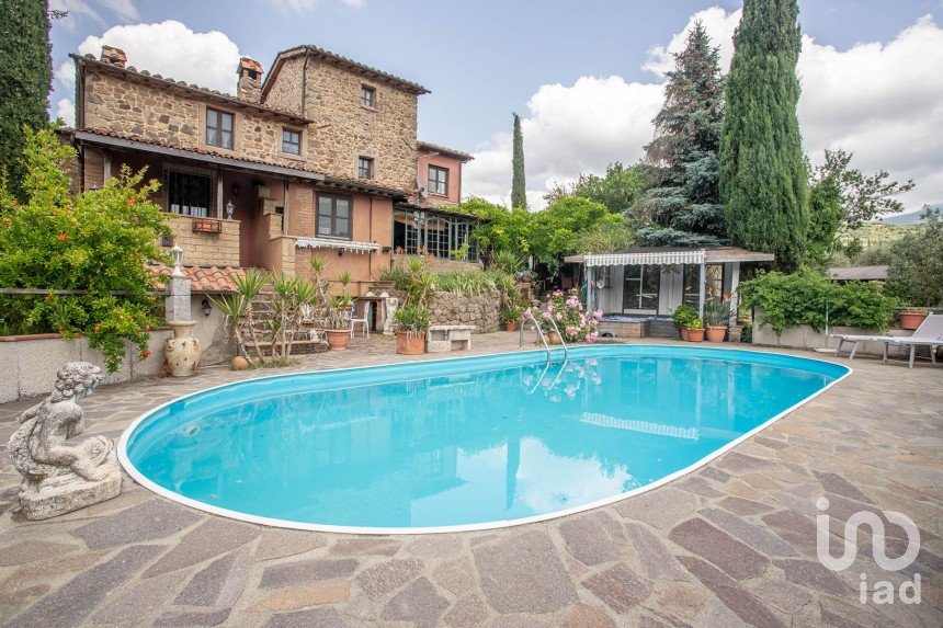 Casale 14 locali di 227 m² in Castel del Piano (58033)