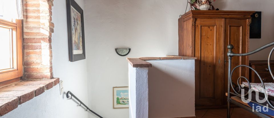 Casale 14 locali di 227 m² in Castel del Piano (58033)