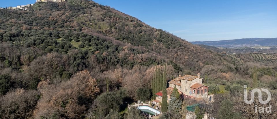 Casale 14 locali di 227 m² in Castel del Piano (58033)