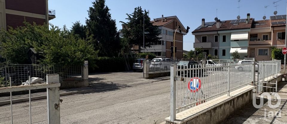 Negozio / locale commerciale di 55 m² in Civitanova Marche (62012)