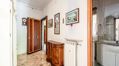 Apartment 6 rooms of 82 m² in Genova (16164)