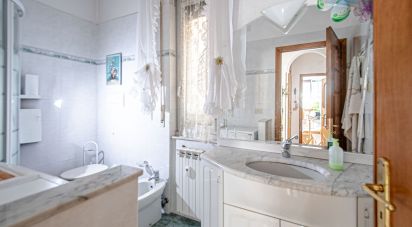 Apartment 6 rooms of 82 m² in Genova (16164)