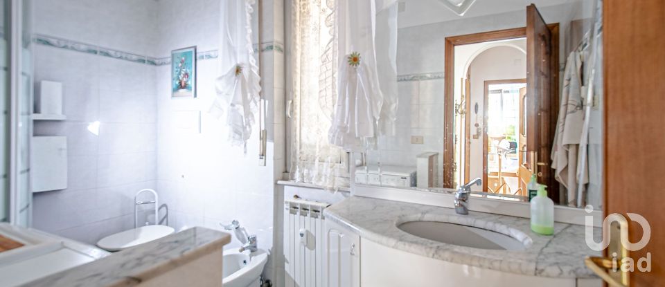 Apartment 6 rooms of 82 m² in Genova (16164)