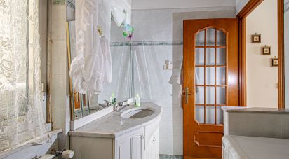 Apartment 6 rooms of 82 m² in Genova (16164)