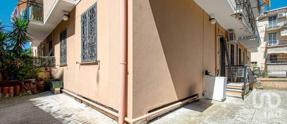 Apartment 6 rooms of 82 m² in Genova (16164)