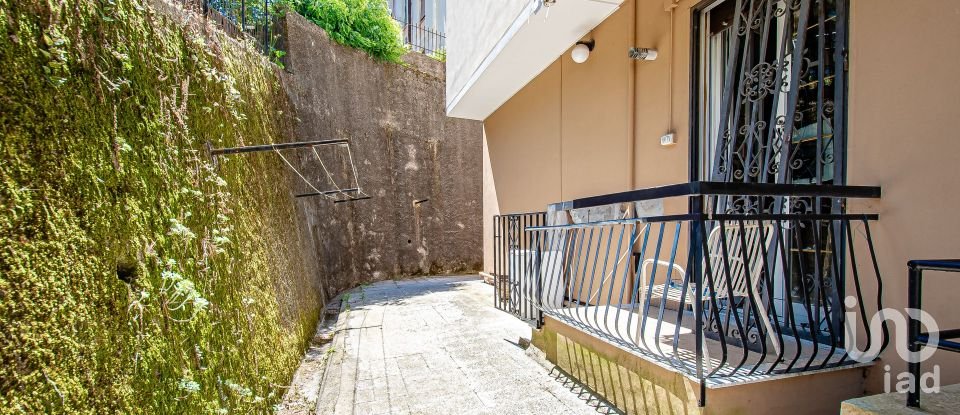 Apartment 6 rooms of 82 m² in Genova (16164)