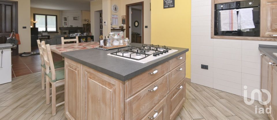 Appartamento 5 locali di 222 m² a San Carlo Canavese (10070)