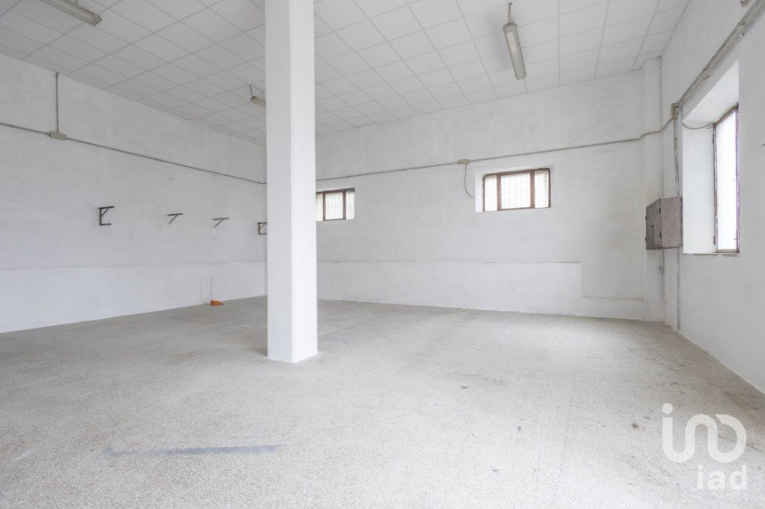 Negozio / locale commerciale di 118 m² in Agugliano (60020)