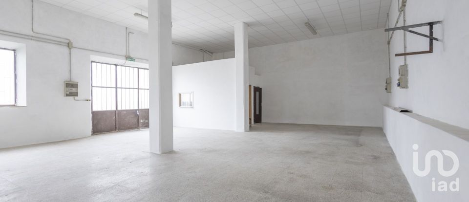 Negozio / locale commerciale di 118 m² in Agugliano (60020)