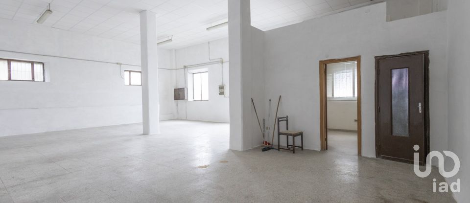 Negozio / locale commerciale di 118 m² in Agugliano (60020)