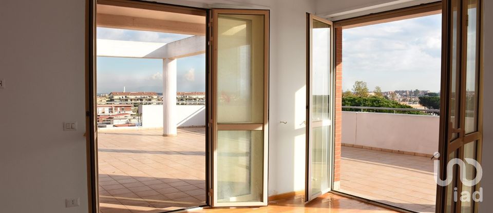 Loft 3 rooms of 133 m² in Roma (00125)