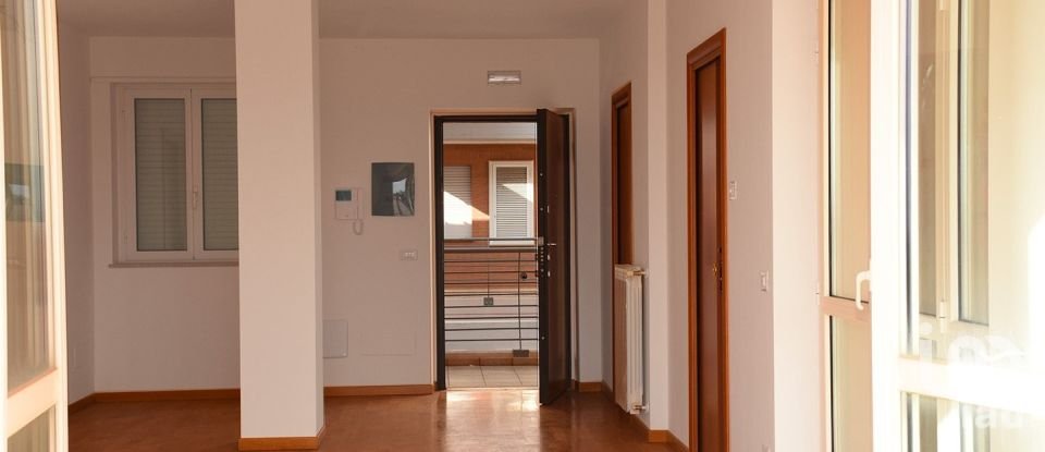 Trilocale di 142 m² a Roma (00125)