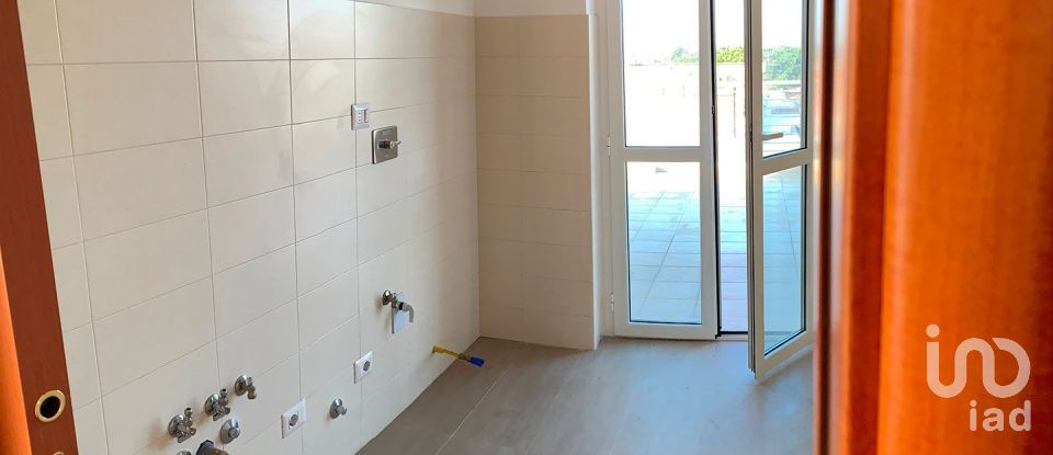 Loft 3 locali di 145 m² a Roma (00125)