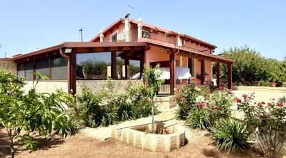 Casale 5 locali di 249 m² in Avola (96012)