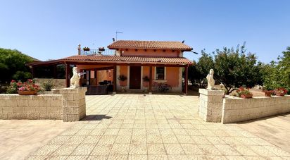 Casale 5 locali di 249 m² in Avola (96012)