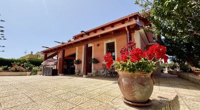 Casale 5 locali di 249 m² in Avola (96012)