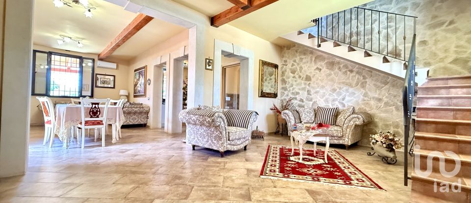 Casale 5 locali di 249 m² in Avola (96012)