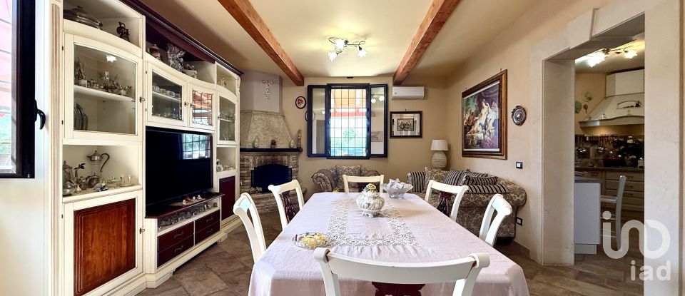 Casale 5 locali di 249 m² in Avola (96012)