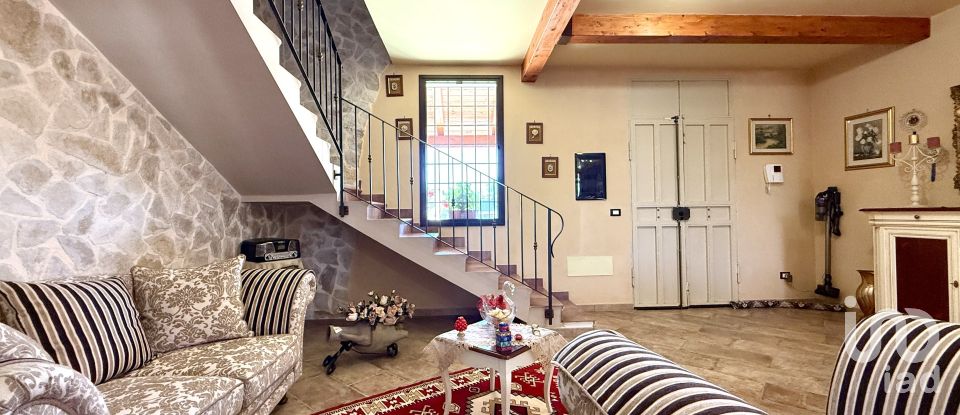 Casale 5 locali di 249 m² in Avola (96012)