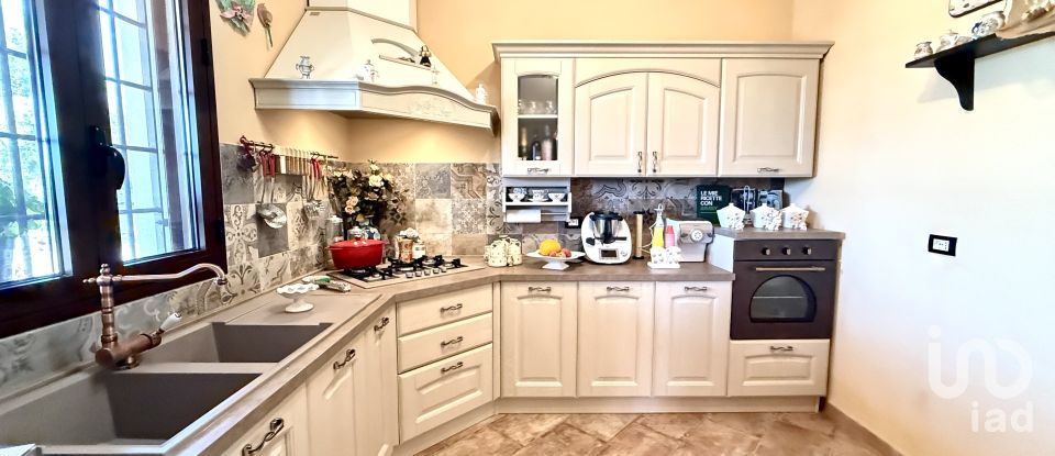 Casale 5 locali di 249 m² in Avola (96012)