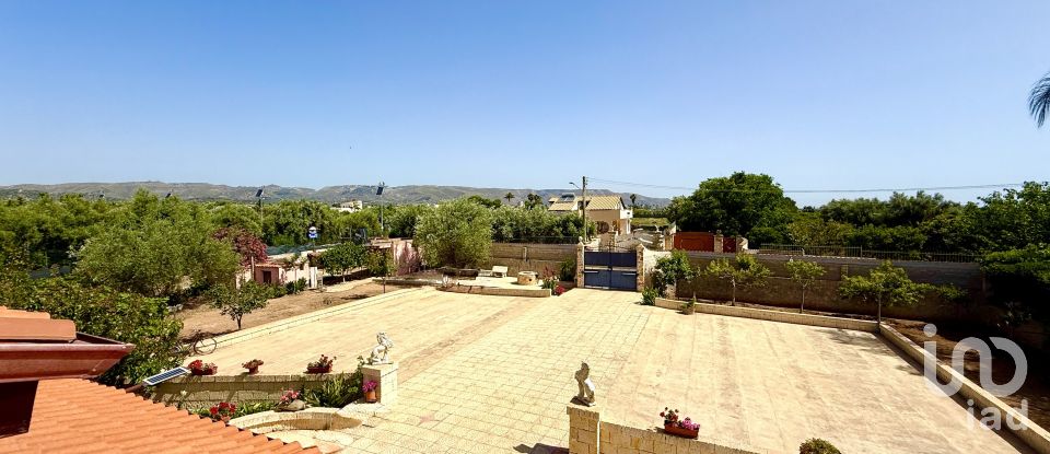 Casale 5 locali di 249 m² in Avola (96012)