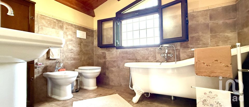 Casale 5 locali di 249 m² in Avola (96012)