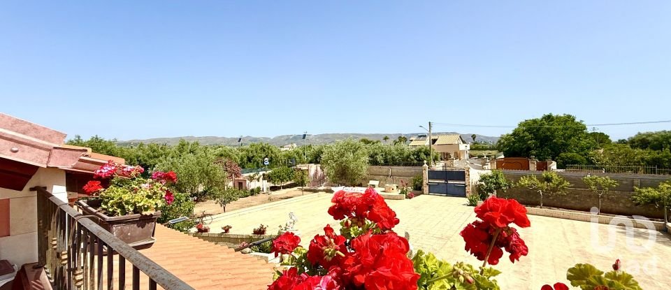 Casale 5 locali di 249 m² in Avola (96012)