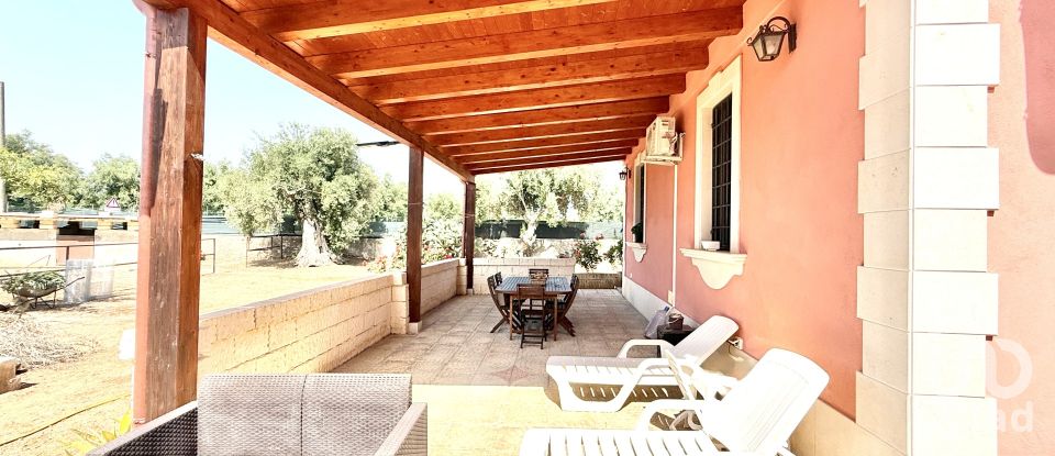 Casale 5 locali di 249 m² in Avola (96012)