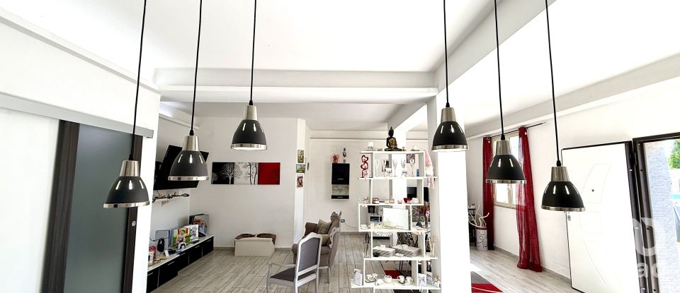 Casale 4 locali di 200 m² in Avola (96012)