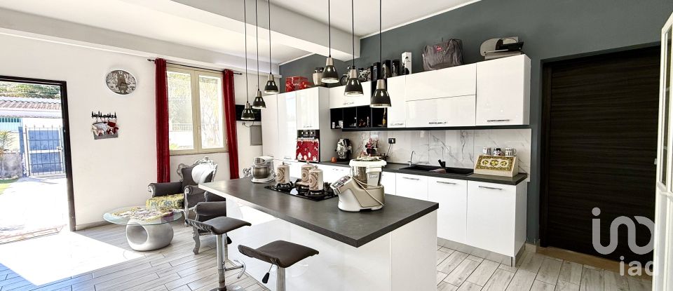 Casale 4 locali di 200 m² in Avola (96012)