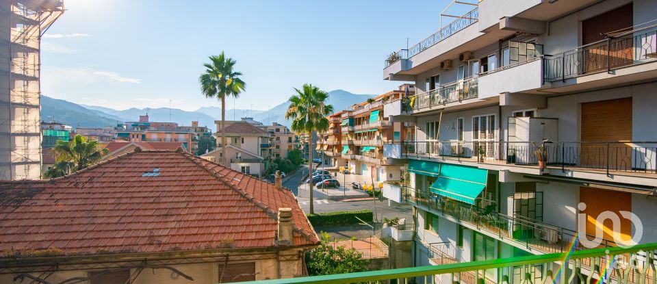 Three-room apartment of 80 m² in Borghetto Santo Spirito (17052)