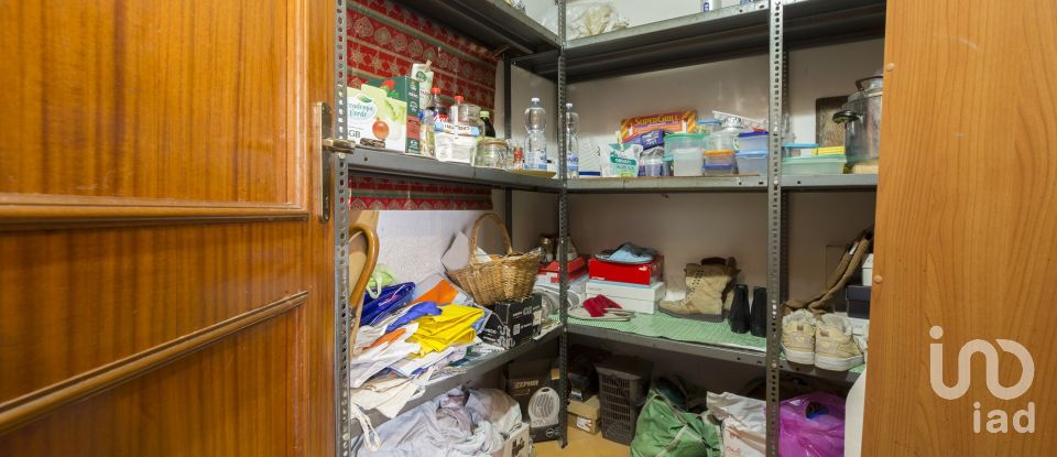 Apartment 9 rooms of 135 m² in Genova (16143)