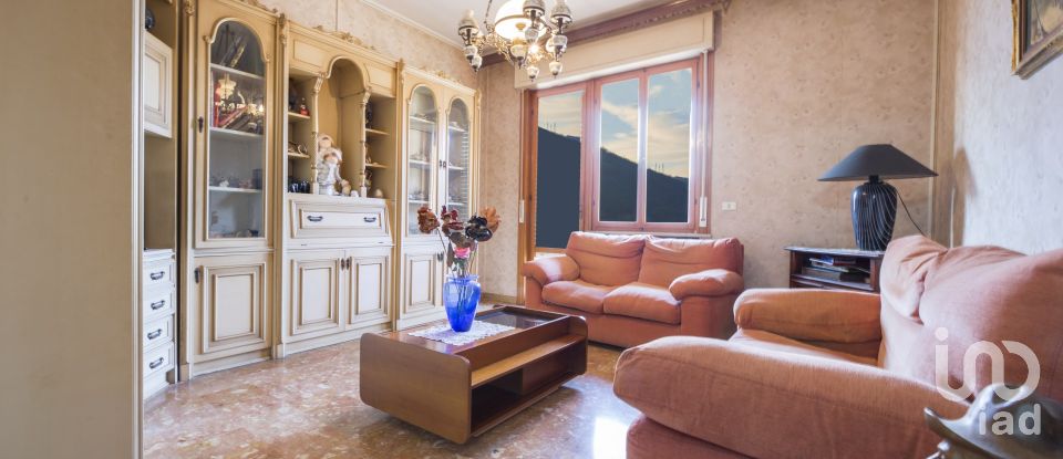 Apartment 9 rooms of 135 m² in Genova (16143)