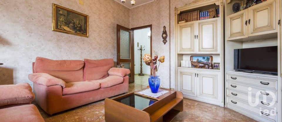 Apartment 9 rooms of 135 m² in Genova (16143)