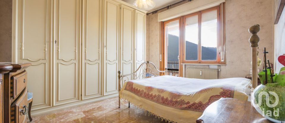 Apartment 9 rooms of 135 m² in Genova (16143)