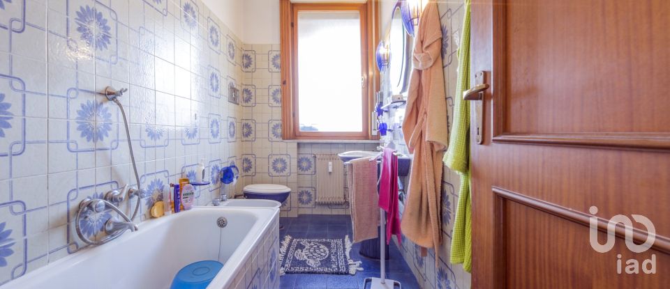 Apartment 9 rooms of 135 m² in Genova (16143)