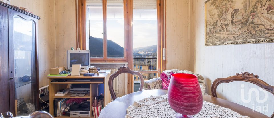 Apartment 9 rooms of 135 m² in Genova (16143)