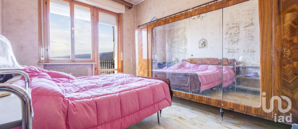 Apartment 9 rooms of 135 m² in Genova (16143)