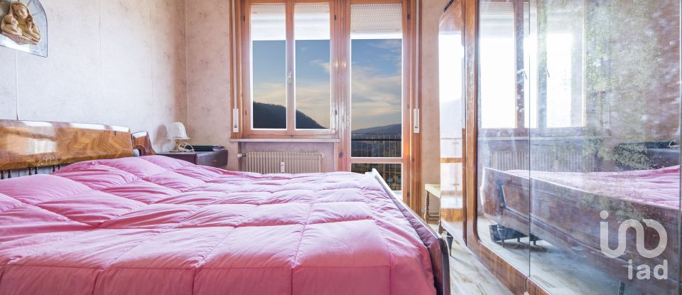 Apartment 9 rooms of 135 m² in Genova (16143)