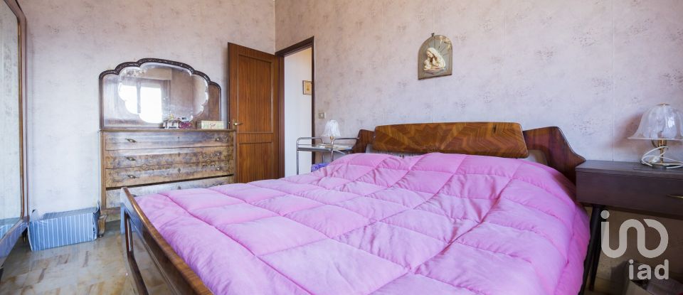 Apartment 9 rooms of 135 m² in Genova (16143)