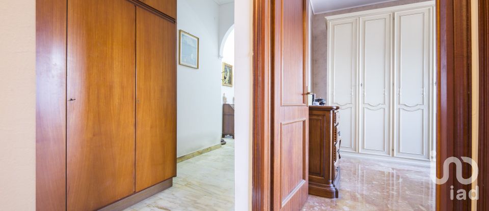 Apartment 9 rooms of 135 m² in Genova (16143)