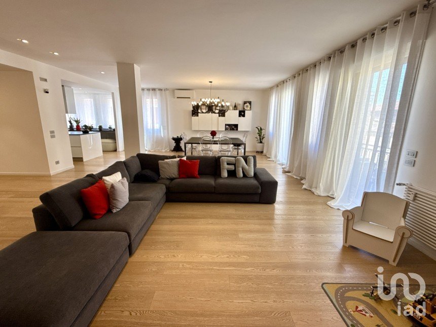 Appartamento 9 locali di 210 m² a Motta di Livenza (31045)