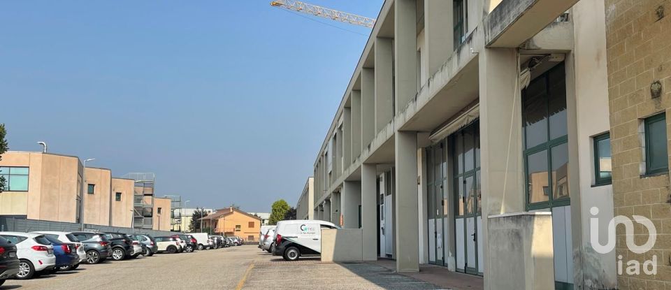 Capannone di 248 m² in Dueville (36031)